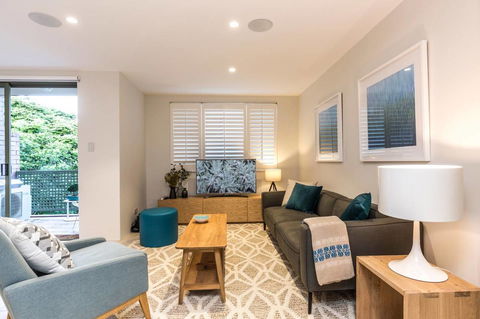 Nobbs Â· Executive 2 Storey Sydney Apartment With Pool - Local Tourism 0