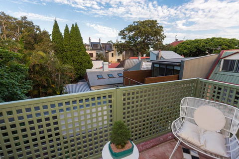 Nobbs Â· Executive 2 Storey Sydney Apartment With Pool - Local Tourism 16