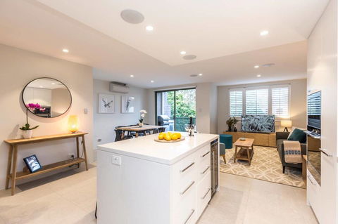 Nobbs Â· Executive 2 Storey Sydney Apartment With Pool - Local Tourism 2