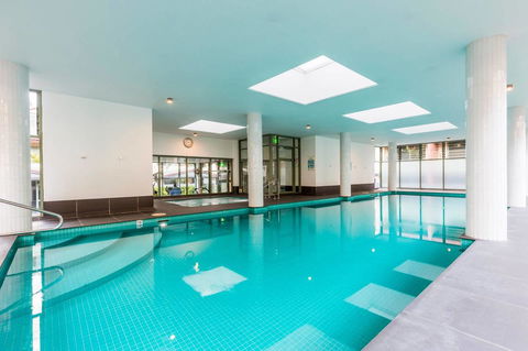 Nobbs Â· Executive 2 Storey Sydney Apartment With Pool - Local Tourism 13