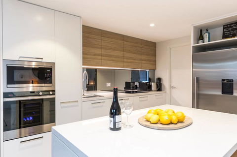 Nobbs Â· Executive 2 Storey Sydney Apartment With Pool - Local Tourism 3