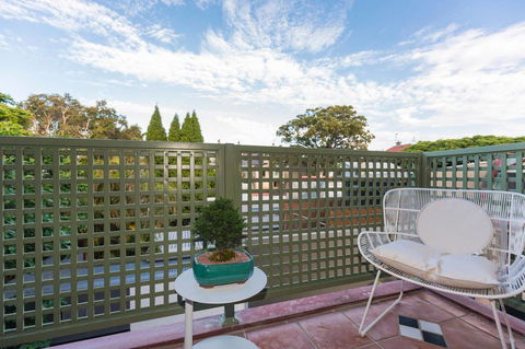 Nobbs Â· Executive 2 Storey Sydney Apartment With Pool - Local Tourism 15