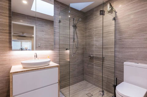 Nobbs Â· Executive 2 Storey Sydney Apartment With Pool - Local Tourism 7