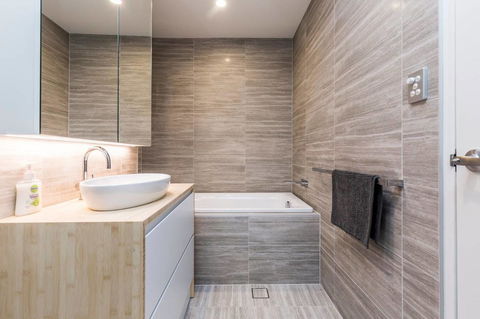 Nobbs Â· Executive 2 Storey Sydney Apartment With Pool - Local Tourism 8