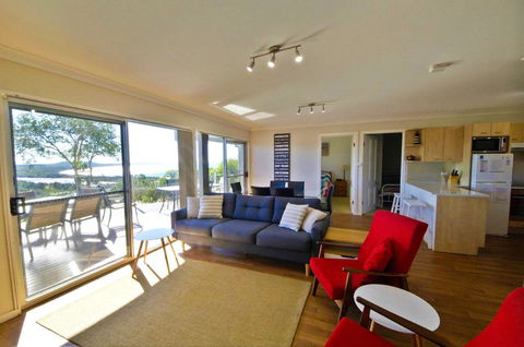 Coastwatch, 26 Comara Terrace - Accommodation Australia 4