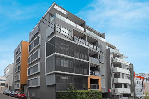 Large Light Luxe 3BDR 2BA Free Parking - Walk To Sydney Uni And RPA - Accommodation Australia 11