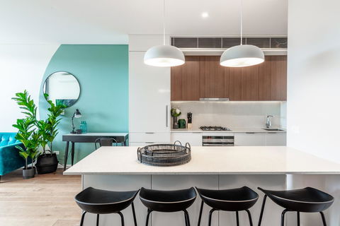Large Light Luxe 3BDR 2BA Free Parking - Walk To Sydney Uni And RPA - Accommodation Australia 5