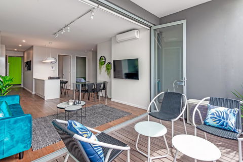 Large Light Luxe 3BDR 2BA Free Parking - Walk To Sydney Uni And RPA - Accommodation Australia 1