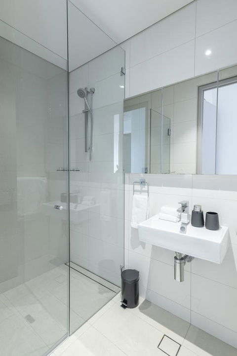 Large Light Luxe 3BDR 2BA Free Parking - Walk To Sydney Uni And RPA - Accommodation Australia 8