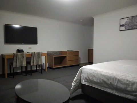 Winning Post Motor Inn - Accommodation Australia 7