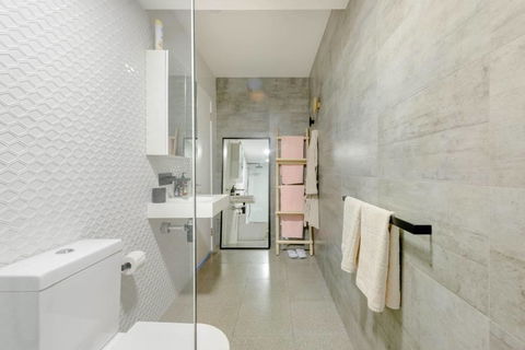 Scandi Beach Apartment - Accommodation Australia 10