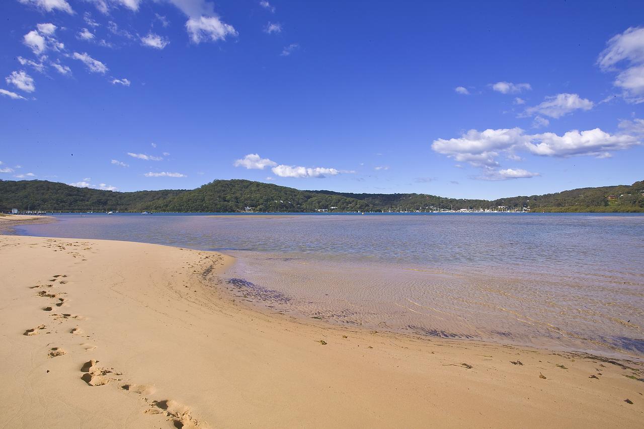 Booker Bay NSW Accommodation Australia