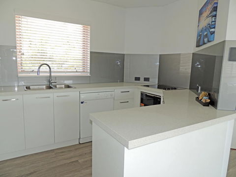 Charlesworth Bay Beach Resort - Bed n Breakfasts 9