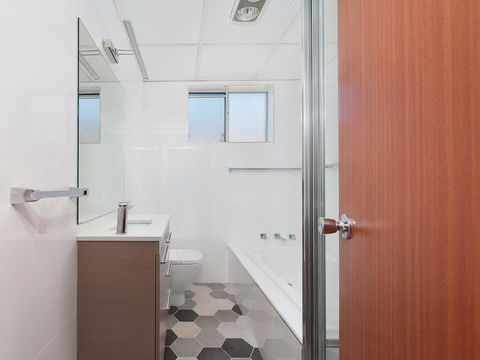 Victoria Parade, Kiah, Unit 10, 53 - Accommodation Australia 11