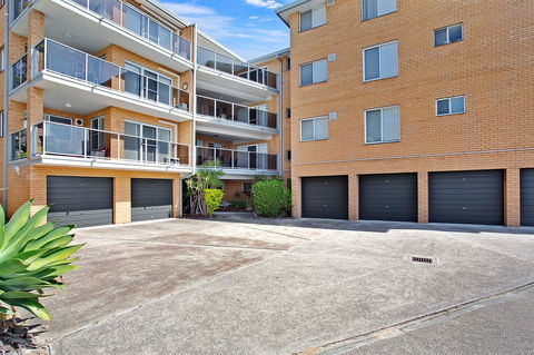 Victoria Parade, Kiah, Unit 10, 53 - Accommodation Australia 12
