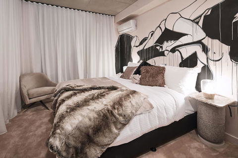 The Collectionist Newtown - Accommodation Australia 9