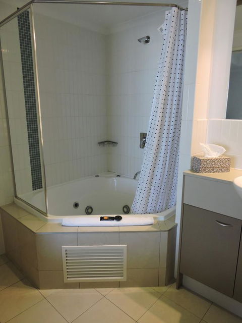 BASE Holidays - Ettalong Beach Premium Apartments - Accommodation Australia 16