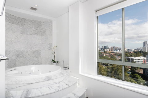 Rydges Parramatta - Bed n Breakfasts 8