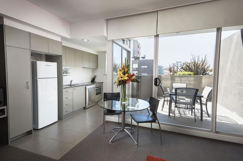 Honeysuckle Executive Apartments - Local Tourism 6