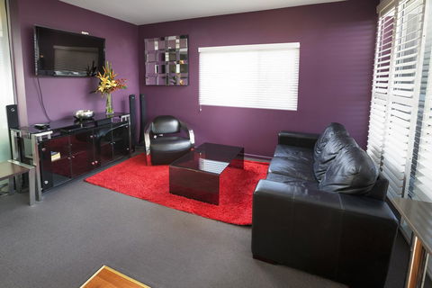 Honeysuckle Executive Apartments - Local Tourism 13