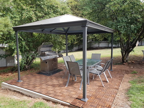 The Apple Inn - Australia Shopping 4