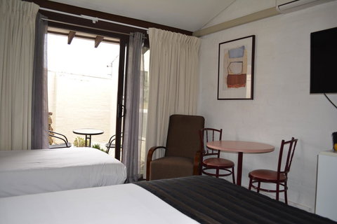 The Apple Inn - Australia Shopping 17