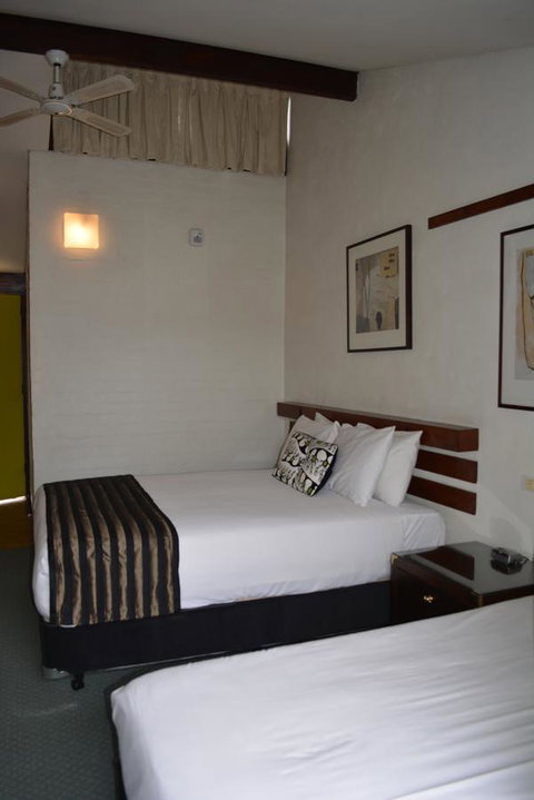 The Apple Inn - Australia Shopping 20