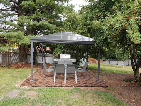 The Apple Inn - Australia Shopping 3