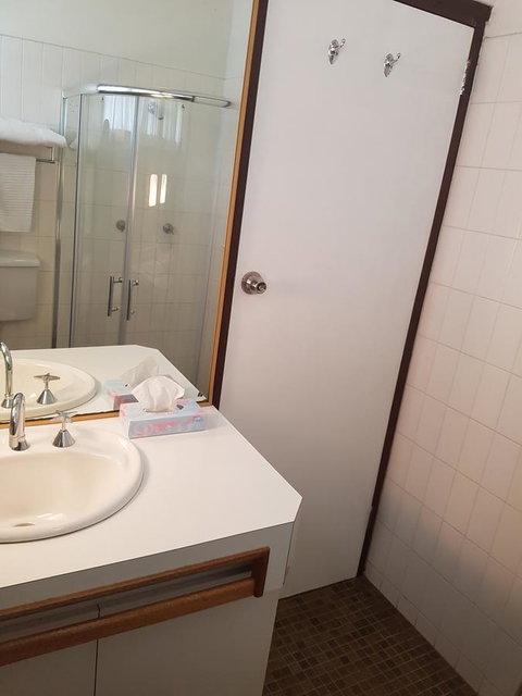 The Apple Inn - Australia Shopping 16