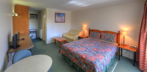 Cooma Motor Lodge Motel - Local Tourism 2
