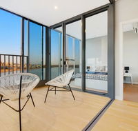 Brand New 3 Bedrooms Apt with Waterfront View - Accommodation Australia
