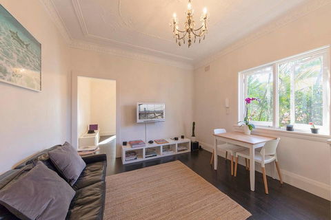 BONDI BEACH PRIME 1 Bedroom + Sunroom - Accommodation Australia 3