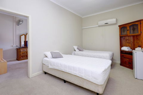 Lakes And Ocean Hotel Forster - Australia Shopping 4