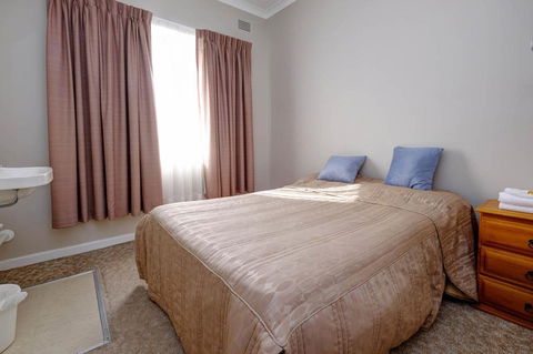 Lakes And Ocean Hotel Forster - Australia Shopping 10