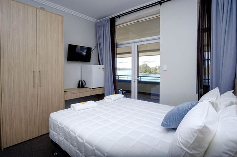 Lakes And Ocean Hotel Forster - Australia Shopping 30