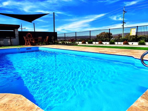 Crestview Tourist Park - Accommodation Australia 24