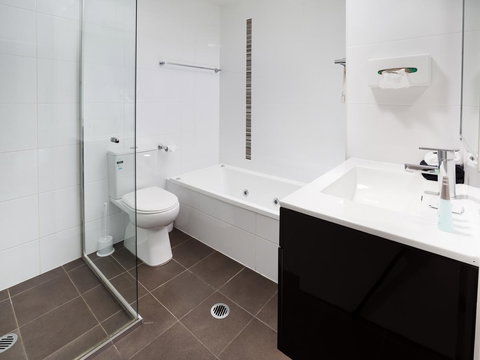 Charlestown Executive Apartments - Australia Shopping 4