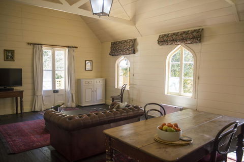 Hillview Heritage Hotel - Accommodation Australia 24