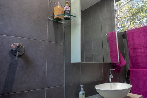 Hideaway Haven, The Cute Place To Put Up Your Feet - Bed n Breakfasts 24