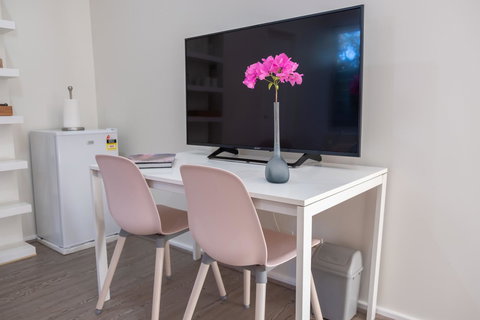 Hideaway Haven, The Cute Place To Put Up Your Feet - Bed n Breakfasts 12