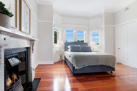 Huge Harbour View Apartment In Historic Home - Local Tourism 8