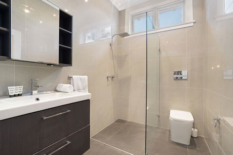 Huge Harbour View Apartment In Historic Home - Local Tourism 4