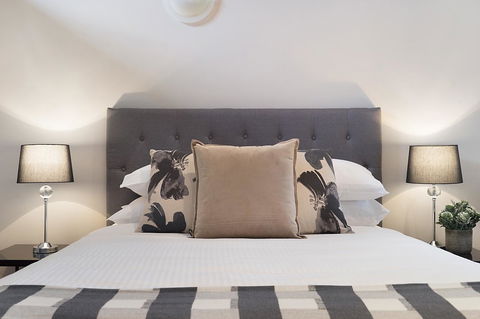 Huge Harbour View Apartment In Historic Home - Local Tourism 12