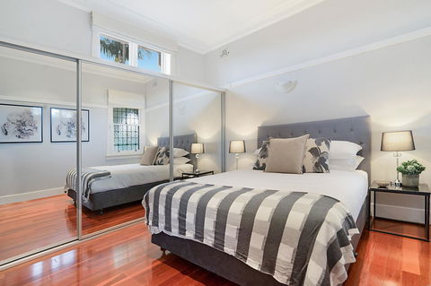 Huge Harbour View Apartment In Historic Home - Local Tourism 11