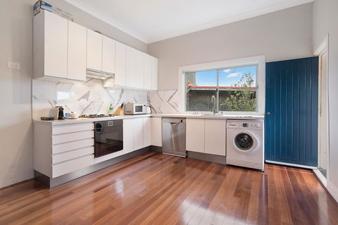 Huge Harbour View Apartment In Historic Home - Local Tourism 14