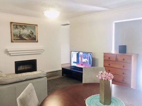 Beautiful Family Holiday House - Local Tourism 4