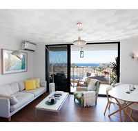 Ocean views and sea breezes over Bondi Beach - Australia Shopping