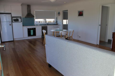 Red Waratah - Accommodation Australia 7
