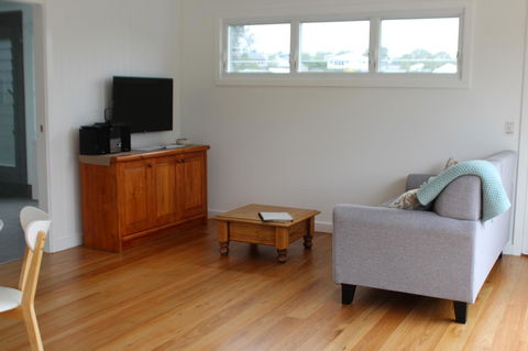Red Waratah - Accommodation Australia 5