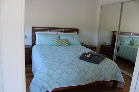 Red Waratah - Accommodation Australia 6
